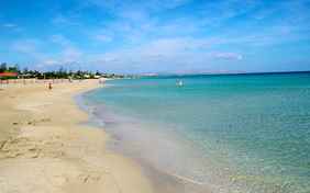 Feiner Sandstrand von San Lorenzo